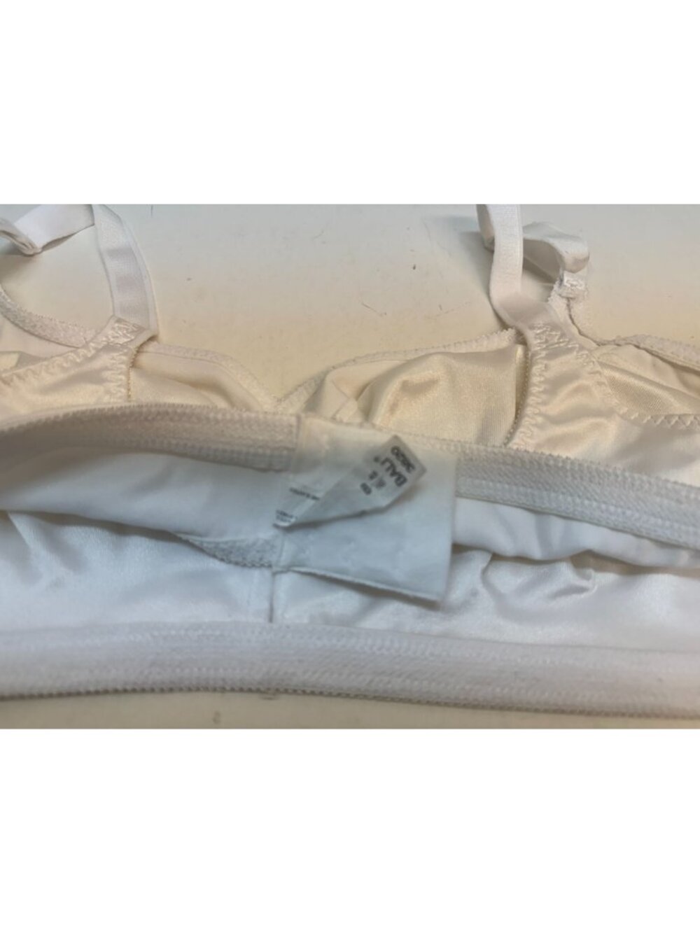 3 Womans Bra's 48B -preowned Glamorise brand - Picture 6 of 7